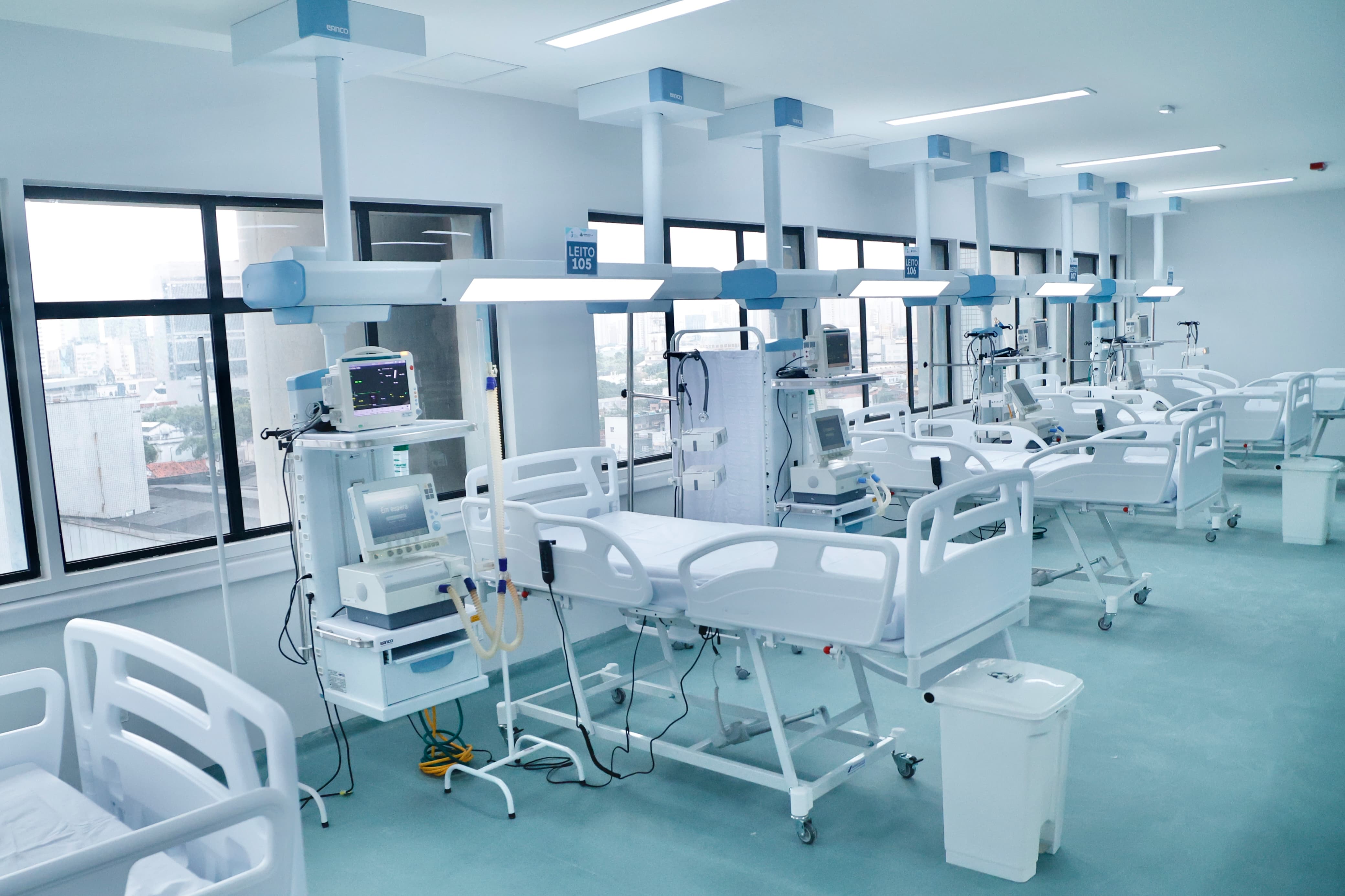 a imagem mostra os leitos da nova UTI do IJF